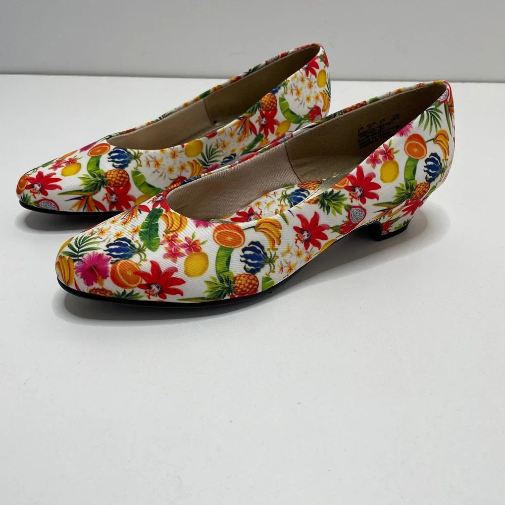 Soft Style Hush Puppies Womens 9 Tropical Fruit Print Low Wedge Pump Bold Unique